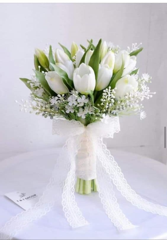Hoa cưới tulip quý phái