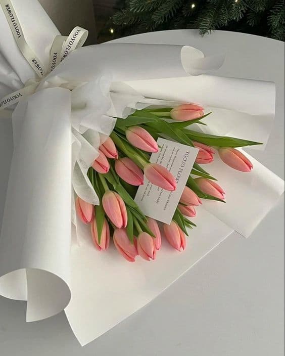 bó tulip tình yêu bền vững